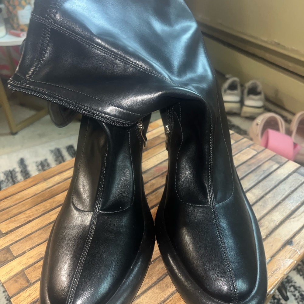 AKIRA boots
